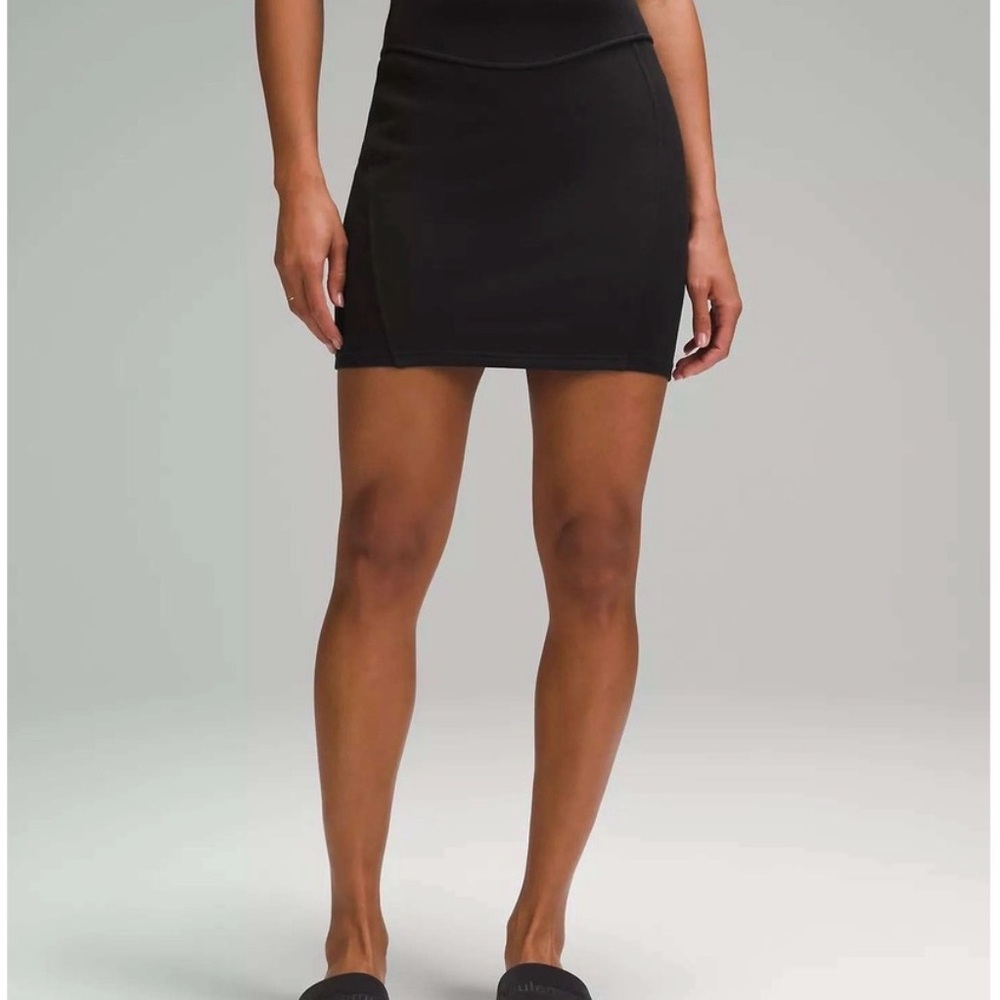 Lululemon Scuba NWT Black High-Rise Mini Skirt size L.